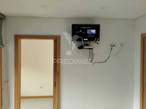 Arrenda-se t1 na praça das flores - porto