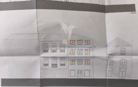 Prédio contemporâneo na praça do peixe – centro histórico de aveiro