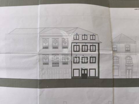 Prédio contemporâneo na praça do peixe – centro histórico de aveiro