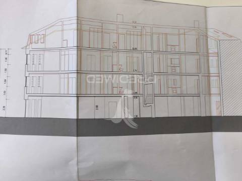 Prédio contemporâneo na praça do peixe – centro histórico de aveiro