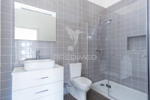 Moradia t2 + em olho marinho