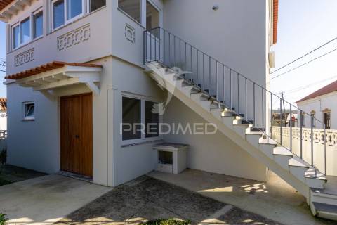 Moradia t2 + em olho marinho