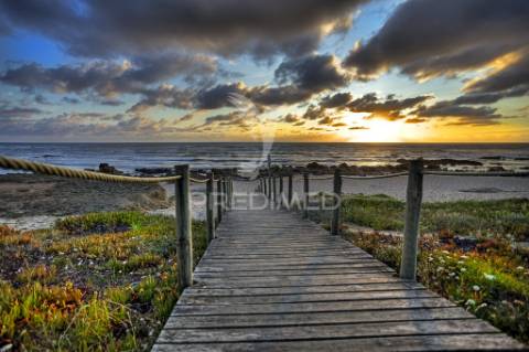 Elegante moradia contemporânea em início de construção, com 3 quartos e vistas sobre o mar!