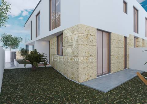 Elegante moradia contemporânea em início de construção, com 3 quartos e vistas sobre o mar!