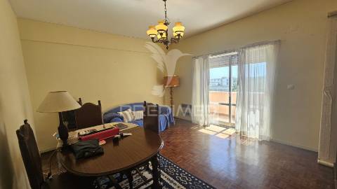 T3 com vista mar em paço de arcos