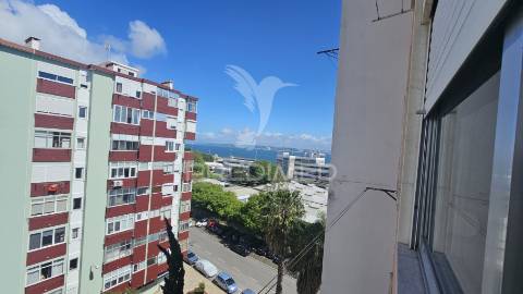 T3 com vista mar em paço de arcos