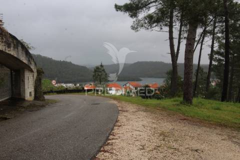 Terreno com possibilidade de  construção