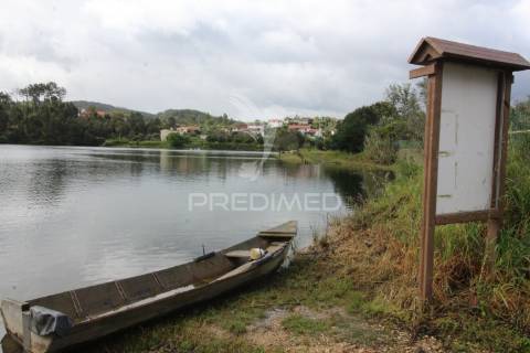 Terreno com possibilidade de  construção