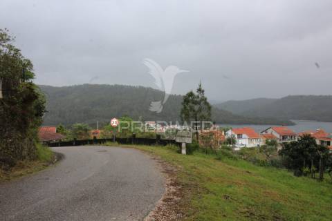 Terreno com possibilidade de  construção