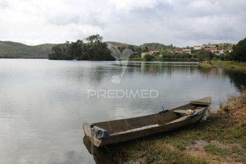 Terreno com possibilidade de  construção