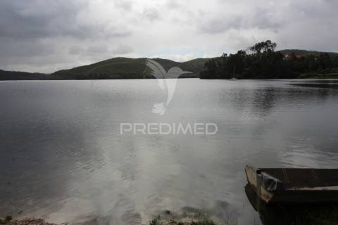 Terreno com possibilidade de  construção