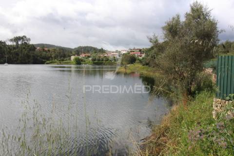 Terreno com possibilidade de  construção