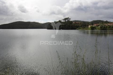 Terreno com possibilidade de  construção