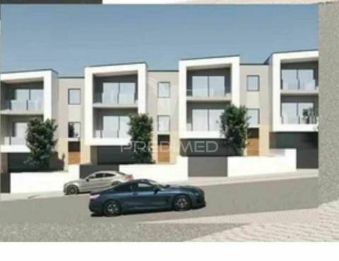 Moradia banda t3 - vila verde - estrutura fechada