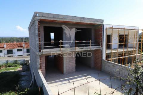 Moradia banda t3 - vila verde - estrutura fechada