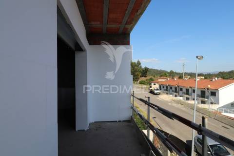 Moradia banda t3 - vila verde - estrutura fechada