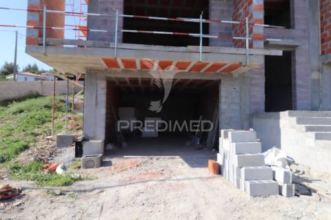 Moradia banda t3 - vila verde - estrutura fechada