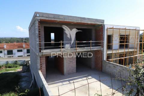 Moradia banda t3 - vila verde - estrutura fechada