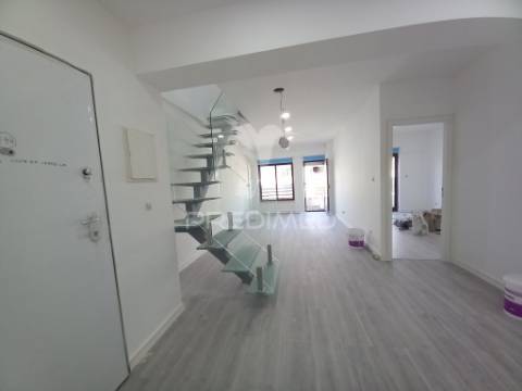 Fantastico duplex completamente restaurado na costa da caparica