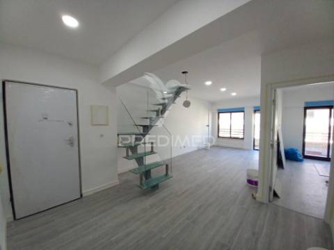 Fantastico duplex completamente restaurado na costa da caparica