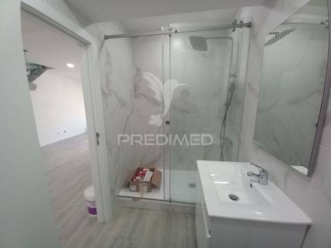 Fantastico duplex completamente restaurado na costa da caparica