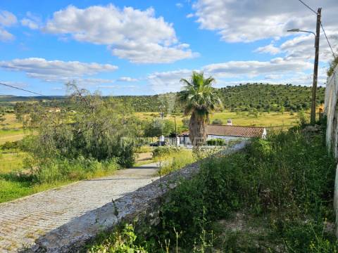 Moradia em ruína em alcaria longa, mértola