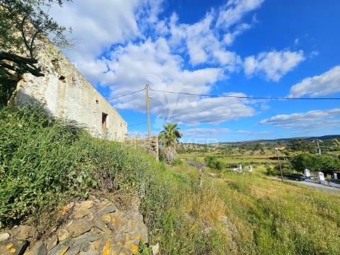 Moradia em ruína em alcaria longa, mértola