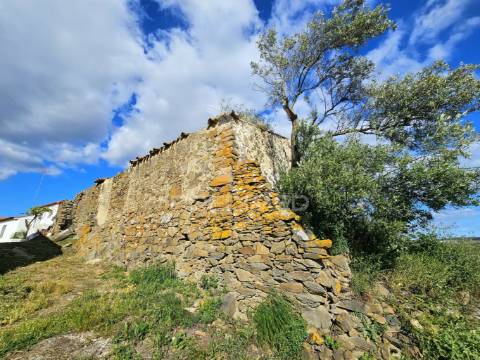Moradia em ruína em alcaria longa, mértola