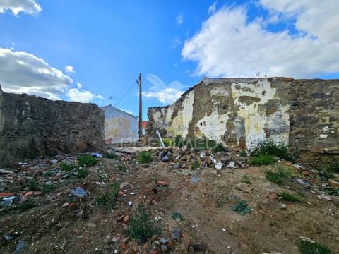Moradia em ruína em alcaria longa, mértola