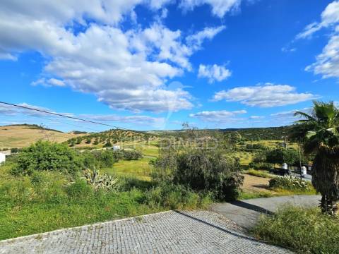 Moradia em ruína em alcaria longa, mértola