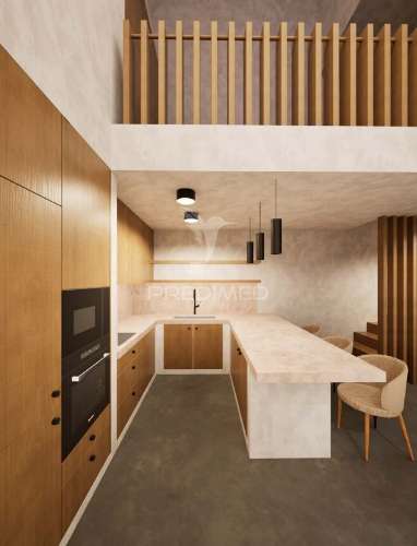 Moradia com projeto aprovado p/ 5 apartamentos, em setúbal