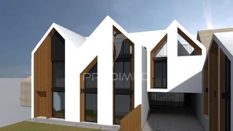 Moradia com projeto aprovado p/ 5 apartamentos, em setúbal