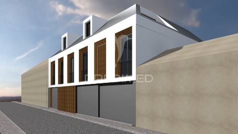 Moradia com projeto aprovado p/ 5 apartamentos, em setúbal