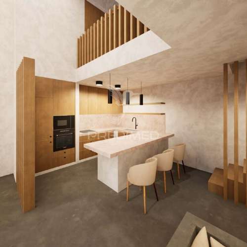 Moradia com projeto aprovado p/ 5 apartamentos, em setúbal