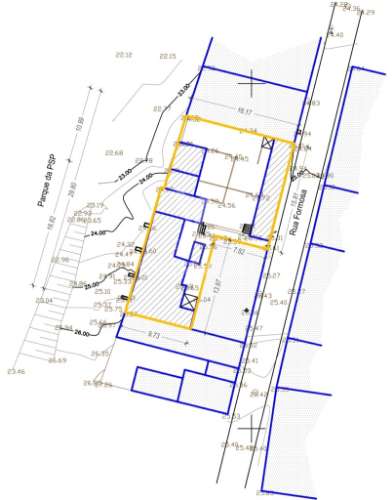 Moradia com projeto aprovado p/ 5 apartamentos, em setúbal