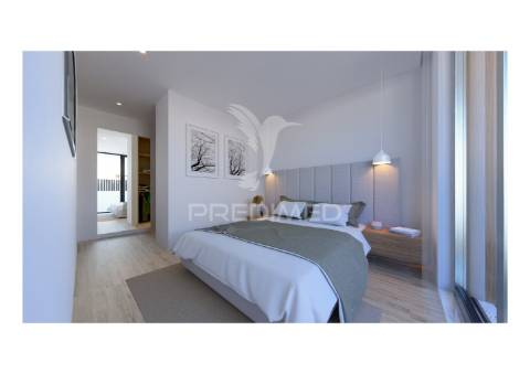 Moradia t4 térrea, com 3 suites e piscina no condomínio tower village