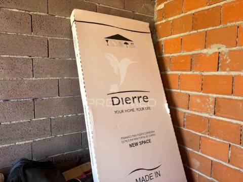 Moradia t4 térrea, com 3 suites e piscina no condomínio tower village