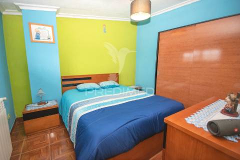 Moradia t3 localizada na  aldeia da lageosa do mondego, no concelho de celorico da beira.