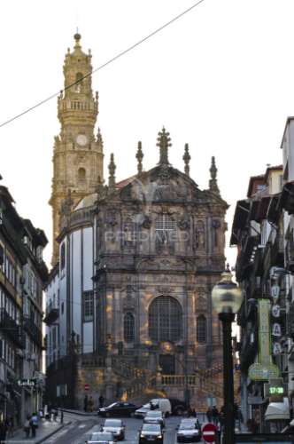 Espaço junto á torre dos clérigos