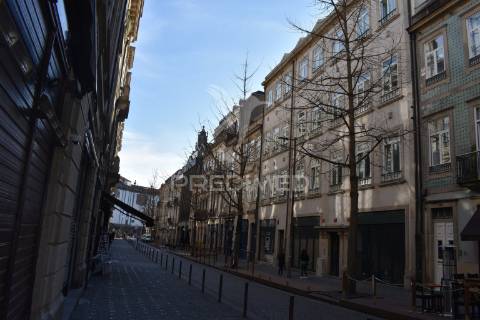 Espaço junto á torre dos clérigos