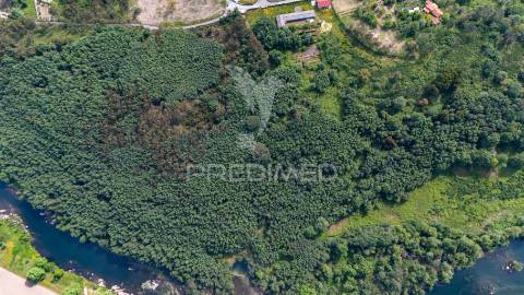 Terreno rústico com 37.700 m² e margem de rio – oportunidade única em braga
