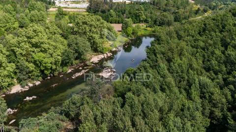 Terreno rústico com 37.700 m² e margem de rio – oportunidade única em braga