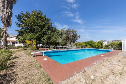 Quinta com terreno de 6500m2 no barreiro