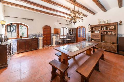 Quinta com terreno de 6500m2 no barreiro