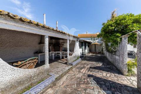 Quinta com terreno de 6500m2 no barreiro