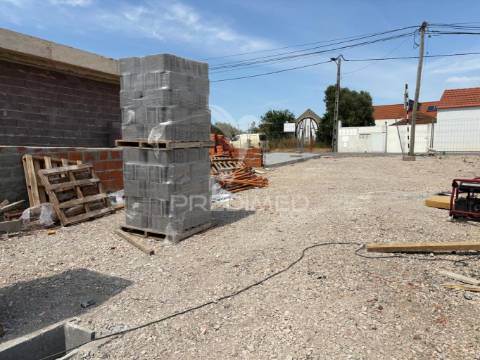 T4 térrea, isolada com 2 suites e piscina na quinta vale da prata