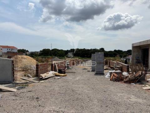 T4 térrea, isolada com 2 suites e piscina na quinta vale da prata