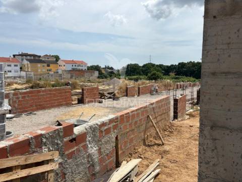 T4 térrea, isolada com 2 suites e piscina na quinta vale da prata