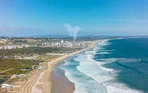 Terreno na sobreda caparica, perto de praias e de lisboa.