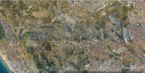 Terreno na sobreda caparica, perto de praias e de lisboa.
